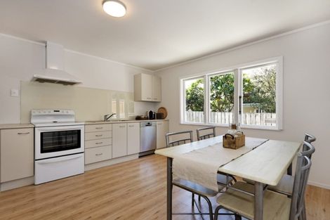 Photo of property in 93 Hobsonville Road, West Harbour, Auckland, 0618