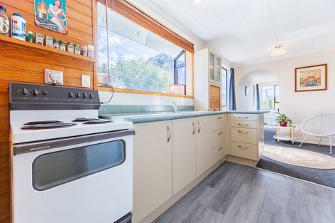 Photo of property in 11 Atua Street, Waikanae Beach, Waikanae, 5036