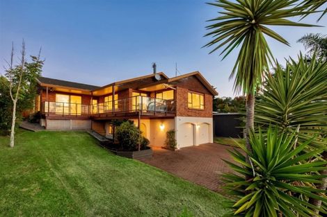 Photo of property in 27 Hollyhock Place, Browns Bay, Auckland, 0630