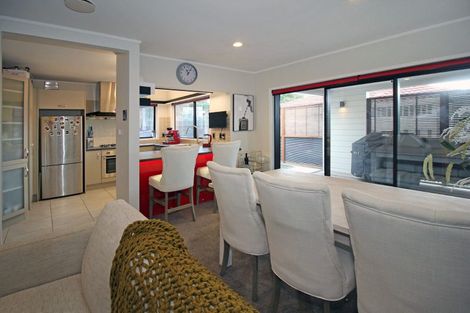 Photo of property in 30 Corunna Road, Milford, Auckland, 0620