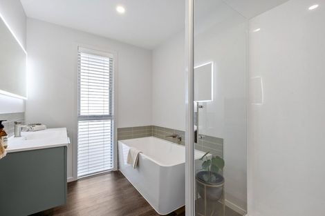 Photo of property in 233 Devonport Road, Tauranga, 3110
