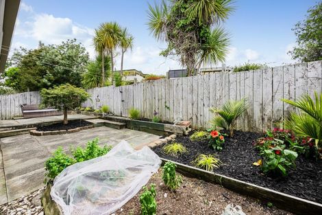 Photo of property in 17 Merehai Place, Snells Beach, 0920