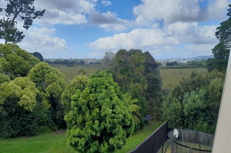 Photo of property in 18 Edgerton Road, Te Atatu Peninsula, Auckland, 0610