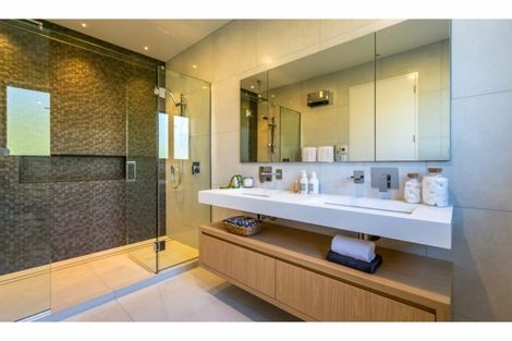 Photo of property in 10 Hilltop Lane, Mount Pleasant, Christchurch, 8081