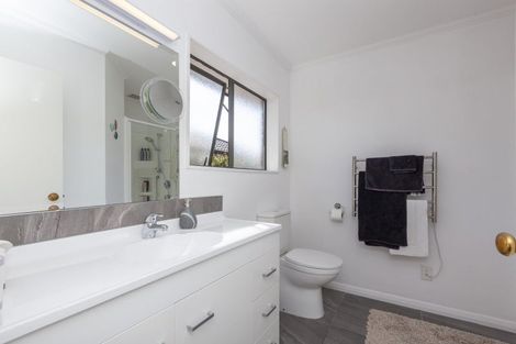 Photo of property in 5 Kotuku Drive, Paraparaumu Beach, Paraparaumu, 5032