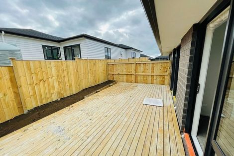 Photo of property in 31 Siren Street, Wainui, 0932