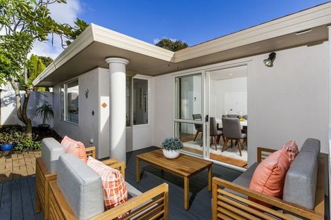 Photo of property in 2 Garden Lane, Torbay, Auckland, 0632
