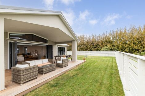 Photo of property in 2 Willowbrook Place, Clive, 4102