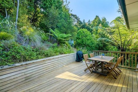 Photo of property in 9 Herrings Cove Place, Titirangi, Auckland, 0604
