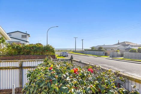 Photo of property in 5 Karaka Street, Otaki Beach, Otaki, 5512