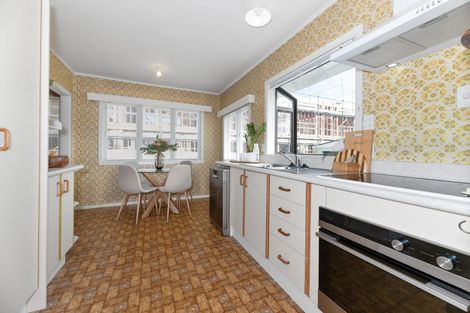 Photo of property in 23a Hereford Street, Te Atatu Peninsula, Auckland, 0610