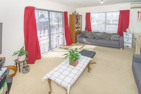 Photo of property in 10 Hogg Crescent, Masterton, 5810