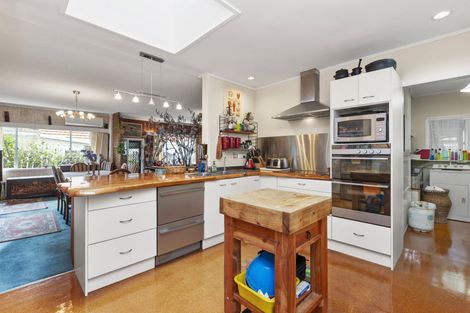 Photo of property in 31 Wallis Street, Raglan, 3225