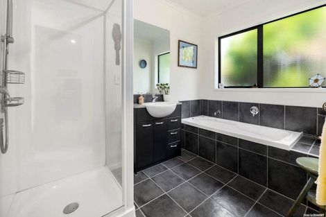 Photo of property in 4 Jelas Road, Red Beach, 0932