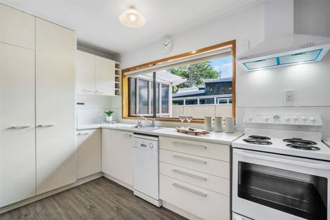 Photo of property in 48 The Circle, Manly, Whangaparaoa, 0930
