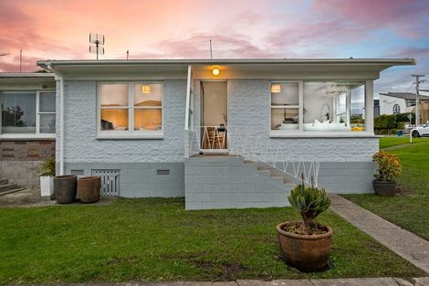 Photo of property in 1/14 Westwell Road, Belmont, Auckland, 0622