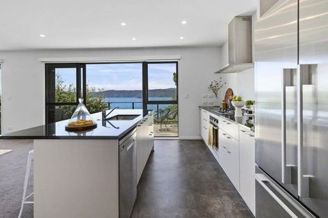 Photo of property in 67 Pretoria Road, Karaka Bays, Wellington, 6022