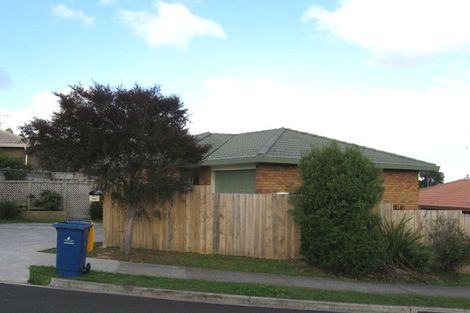Photo of property in 26 Ginders Drive, Massey, Auckland, 0614