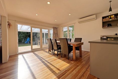 Photo of property in 99 Melbourne Road, Island Bay, Wellington, 6023