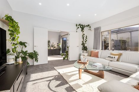 Photo of property in 61 Quadrant Heights, Paraparaumu, 5032