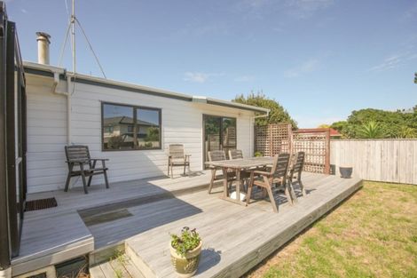 Photo of property in 48 Olive Terrace, Paraparaumu Beach, Paraparaumu, 5032