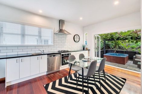 Photo of property in 19 Porter Crescent, Helensville, 0800