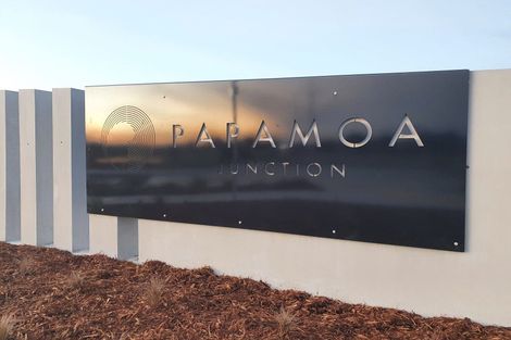 Photo of property in 55 Whati Lane, Henderson, Auckland, 0612