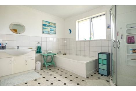 Photo of property in 70 Halstead Road, Pleasant Point, 7903