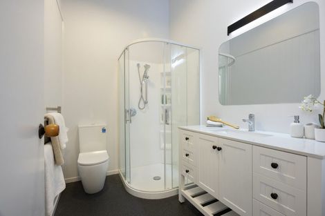Photo of property in 109 Seaview Road, Piha, 0772