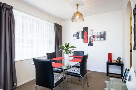 Photo of property in 2 Waterloo Place, Westown, New Plymouth, 4310