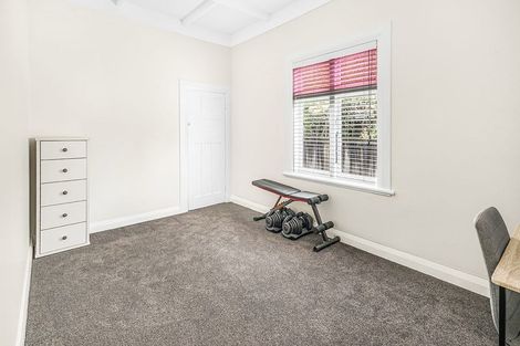 Photo of property in 16 Coates Street, Hamilton East, Hamilton, 3216