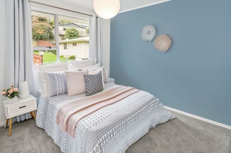 Photo of property in 7 Cyril Way, Paparangi, Wellington, 6037
