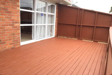 Photo of property in 5 Paton Avenue, Te Atatu South, Auckland, 0610