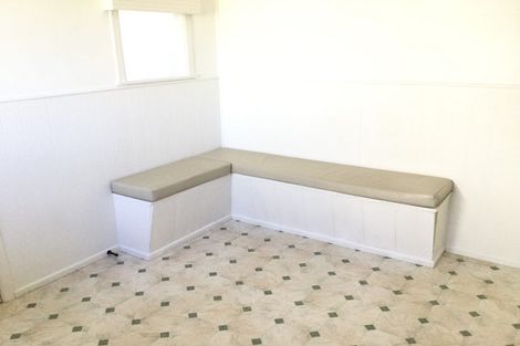 Photo of property in 5 Paton Avenue, Te Atatu South, Auckland, 0610