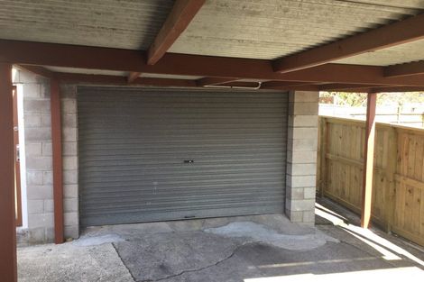 Photo of property in 5 Paton Avenue, Te Atatu South, Auckland, 0610