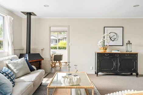 Photo of property in 39 Onedin Place, Titirangi, Auckland, 0604