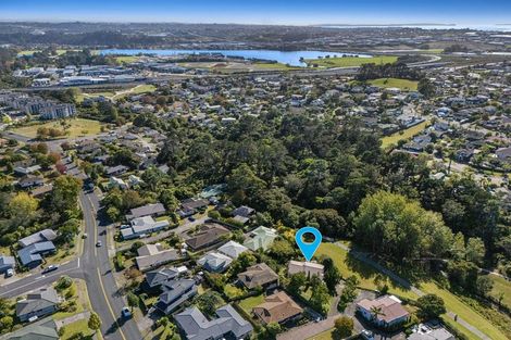 Photo of property in 59 Unsworth Drive, Unsworth Heights, Auckland, 0632