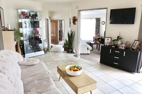 Photo of property in 13 Fearnley Grove, Albany, Auckland, 0632