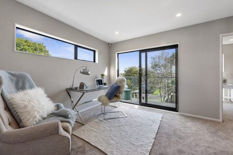 Photo of property in 50 Sandgate Avenue, Botany Downs, Auckland, 2010