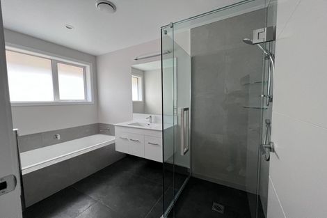 Photo of property in 28c San Priamo Place, Paraparaumu Beach, Paraparaumu, 5032