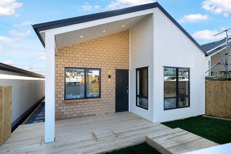 Photo of property in 42 Neretva Avenue, Massey, Auckland, 0614