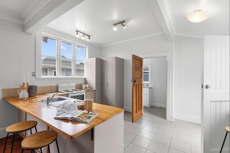 Photo of property in 36 Kingswood Street, Takaro, Palmerston North, 4412