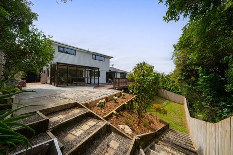 Photo of property in 28 Greyfriars Crescent, Tawa, Wellington, 5028