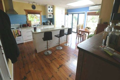 Photo of property in 666 South Titirangi Road, Titirangi, Auckland, 0604