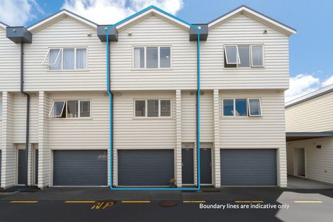 Photo of property in 3/4 Keeling Road, Henderson, Auckland, 0612