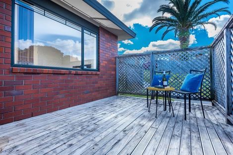 Photo of property in 30 Ginders Drive, Massey, Auckland, 0614