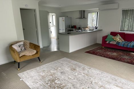 Photo of property in 25 Shelly Beach Parade, Cockle Bay, Auckland, 2014