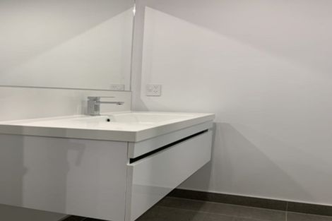 Photo of property in 4/58 Kemp Road, Massey, Auckland, 0614