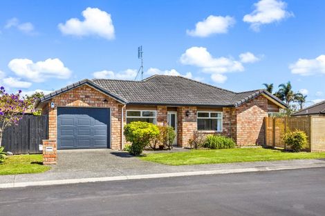 Photo of property in 11 Francis Skinner Place, Orewa, 0931