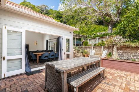 Photo of property in 210 Oriental Parade, Oriental Bay, Wellington, 6011